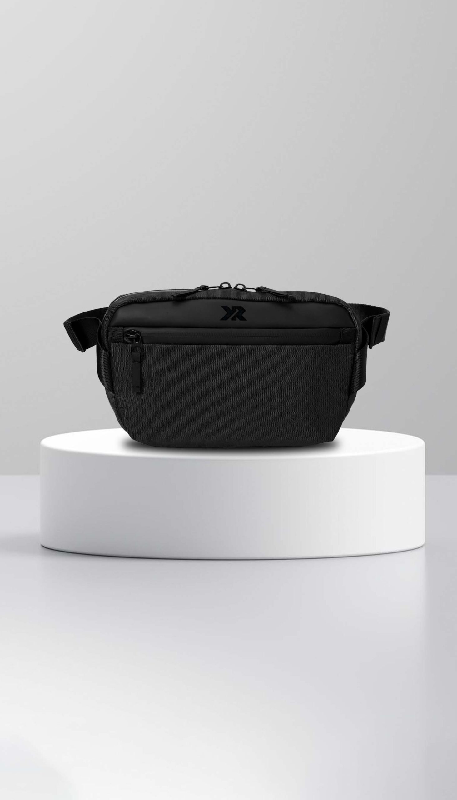 Croosbody pack black1